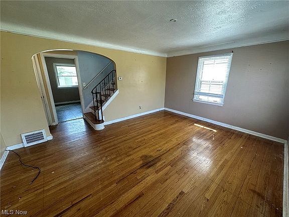 4th image of 25730 Shoreview Ave