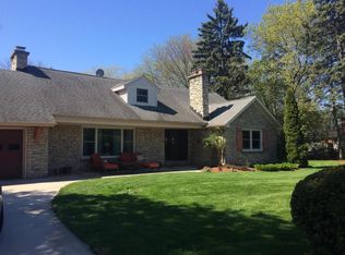 205 W Green Tree Rd, Glendale, WI 53217