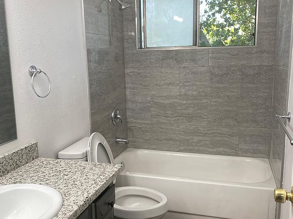 5th image of 2420 Oxford Way #X