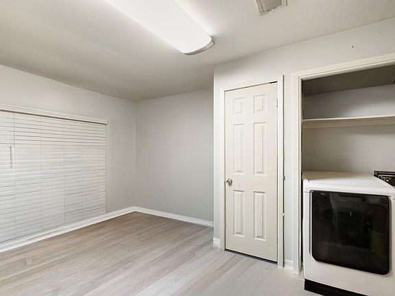 5th image of 4509 Kingsbury St