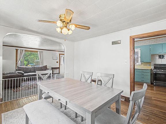 4th image of 405 Jackson STREET