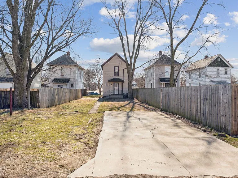 274 E Barthman Ave — Photo 6
