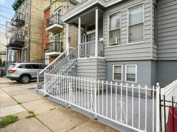 283 Griffith Street image 21 of 24