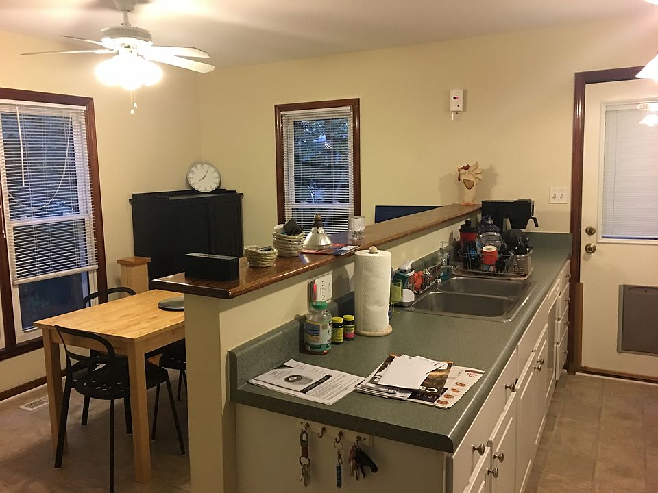 Kitchen & Dining Area
