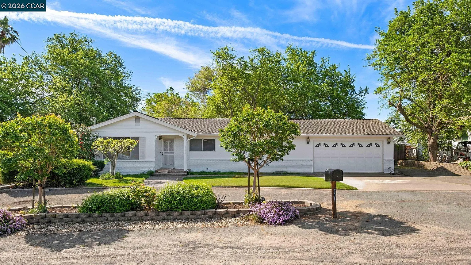 401 De Fremery Dr photo 1