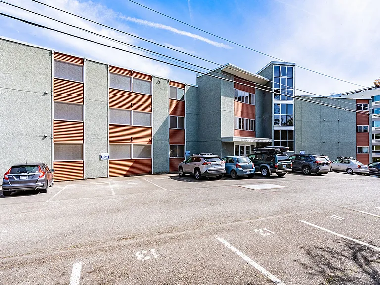 Fairway Apartments — Photo 4