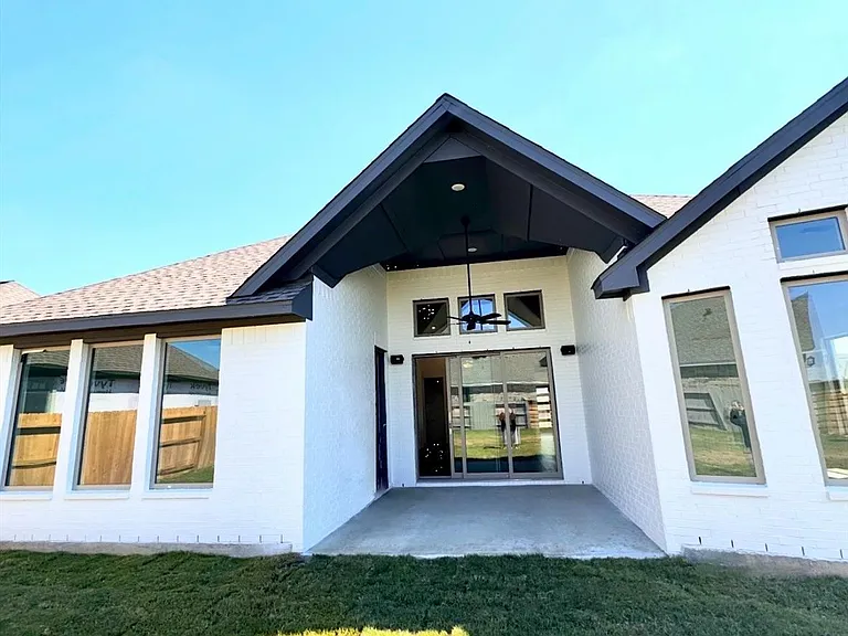 4918 Mango Park Ln — Photo 3