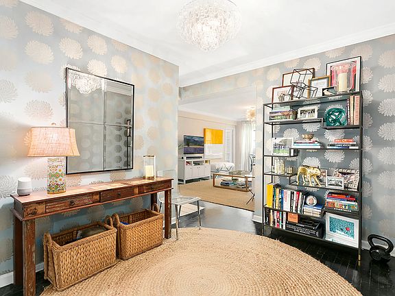 4th image of 30 E 9th St APT 4D