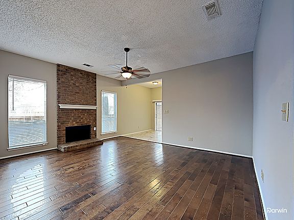 3rd image of 7764 Creekview Dr