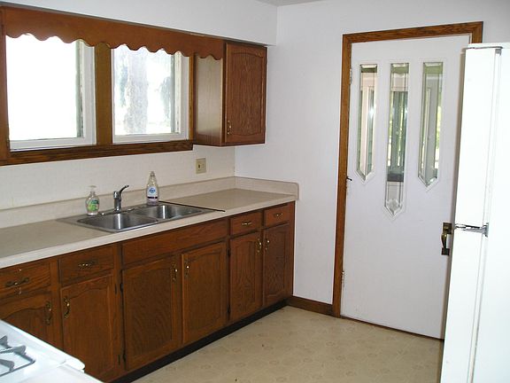 2nd image of 3214 Lake Lure Dr