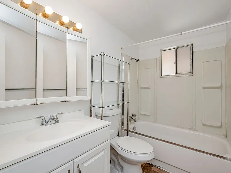 8228 S 1750 W — Photo 13