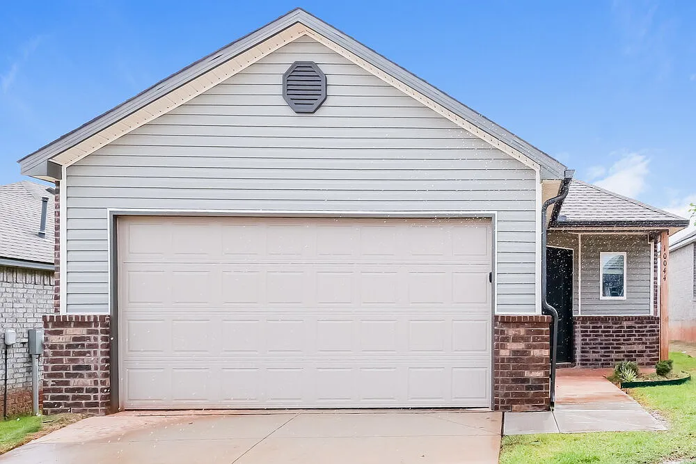 4 bed, 2.0 bath, 1459 sqft, $1,600 — Photo 1