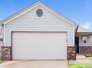 10044 Blackjack Rd, Yukon, OK 73099