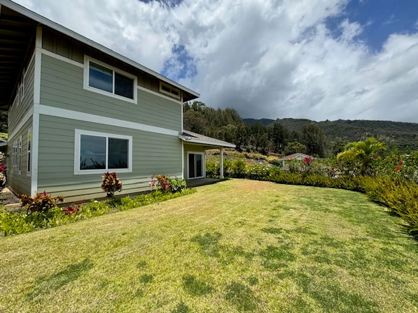 Two Story 4bed/3.5 Bath w/Panoramic Ocean Views - Centrally located - New Development in Wailuku ... — Photo 3