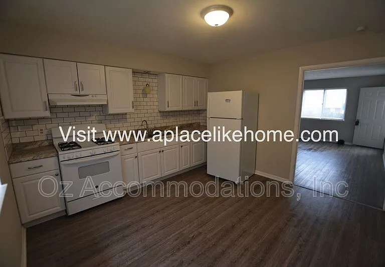 3607 W 47th St — Photo 2