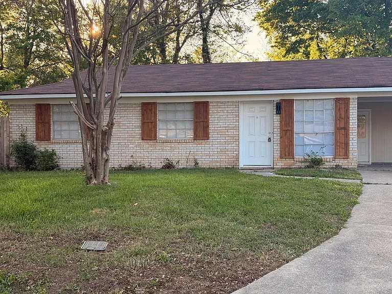 8706 Elbert Cir — Photo 1