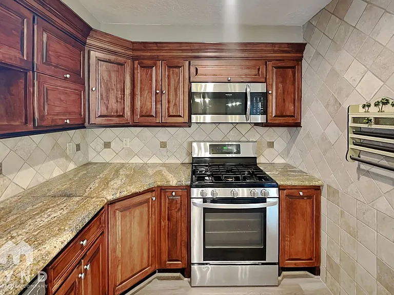 3219 Glen Spring Dr — Photo 4