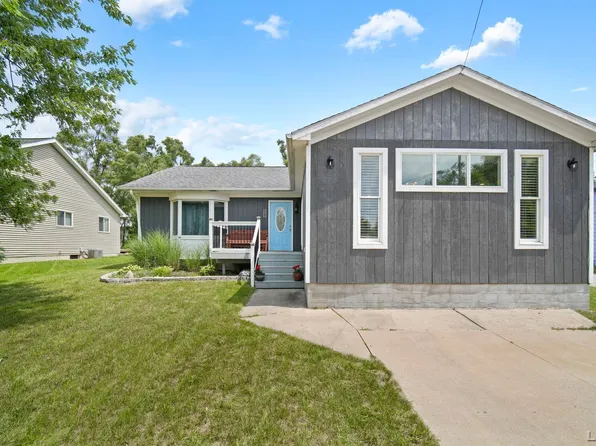 127 W Princess Dr, Brooklyn, MI 49230