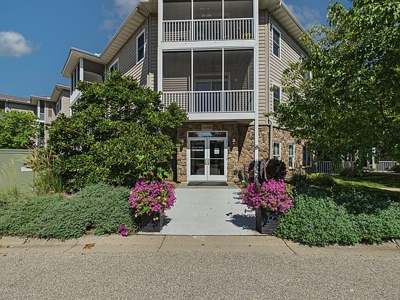 2nd image of 110696 Village Rd Unit 307