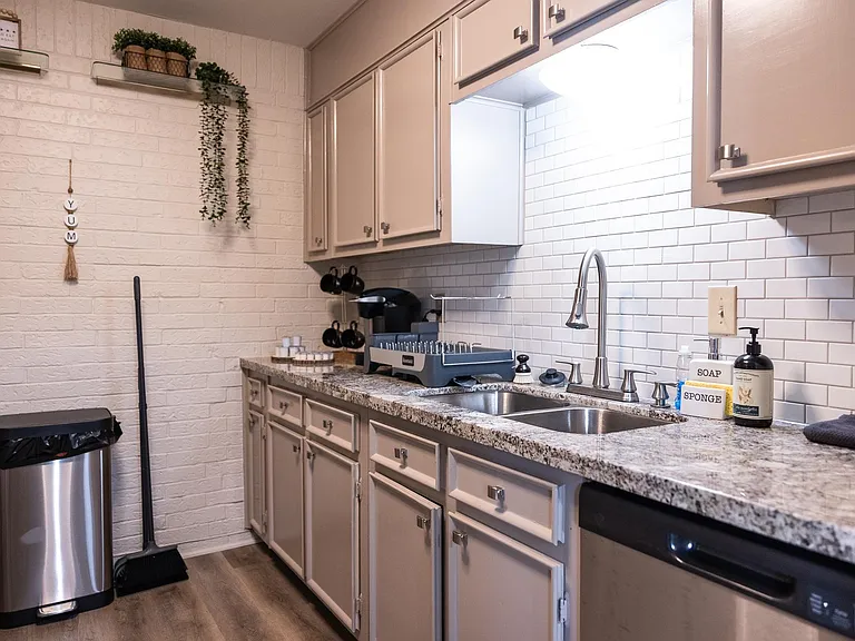 2912 Cherry Creek Cir — Photo 5