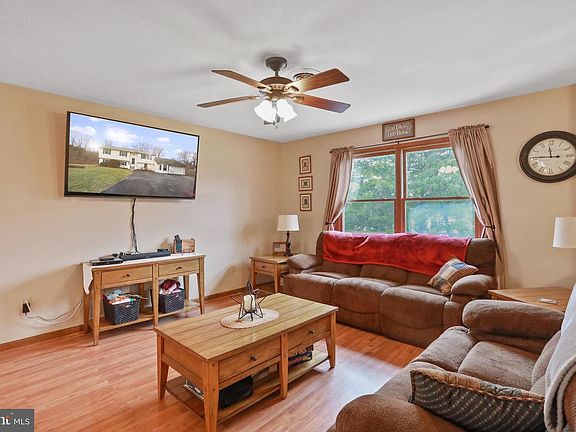 4th image of 304 Chenoweth Dr