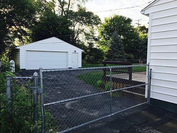 3rd image of 4127 Miramar Ave NE