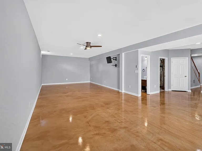 9036 Woodpecker Ct — Photo 35
