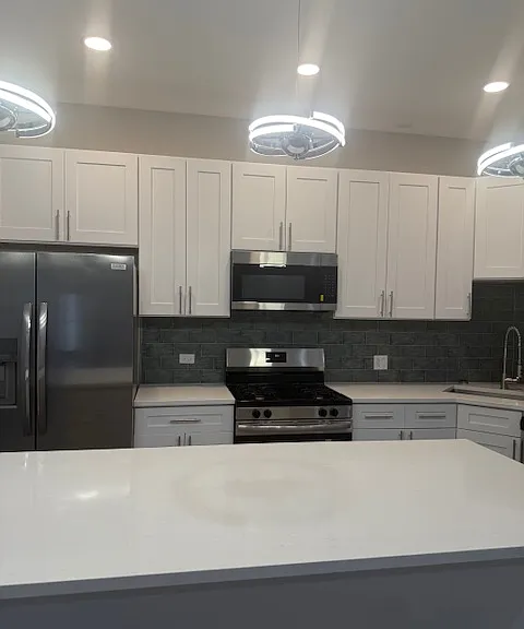 5549 N Lincoln Ave #1 — Photo 8