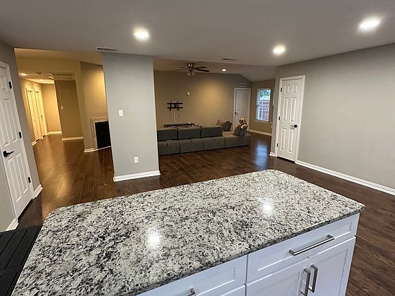 4th image of 4621 Lakeway Dr