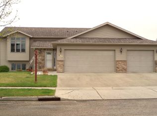 832 San Angelo Dr, Bismarck, ND 58504