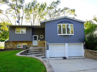 626 Raupp Blvd, Buffalo Grove, IL 60089