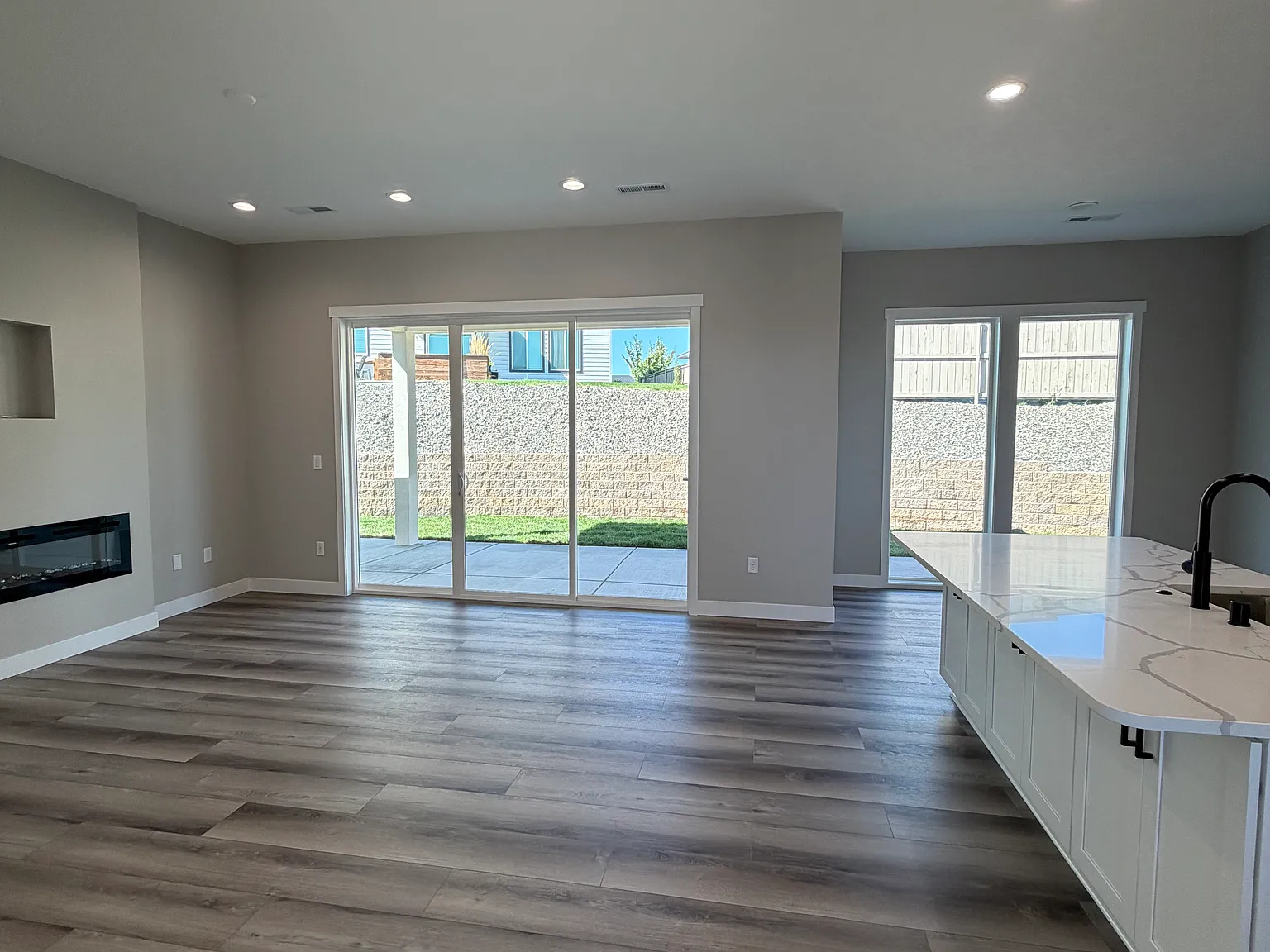 4 bed, 1607 sqft, $3,395 — Photo 4