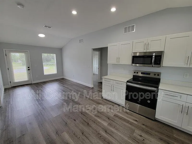 3 bed, 2.0 bath, 1011 sqft, $1,550 — Photo 4