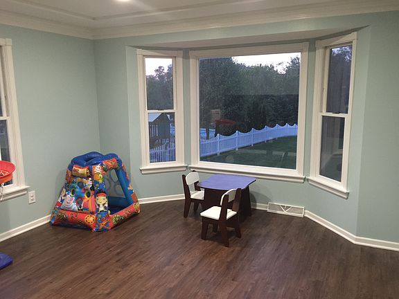 3rd image of 802 Heron Dr