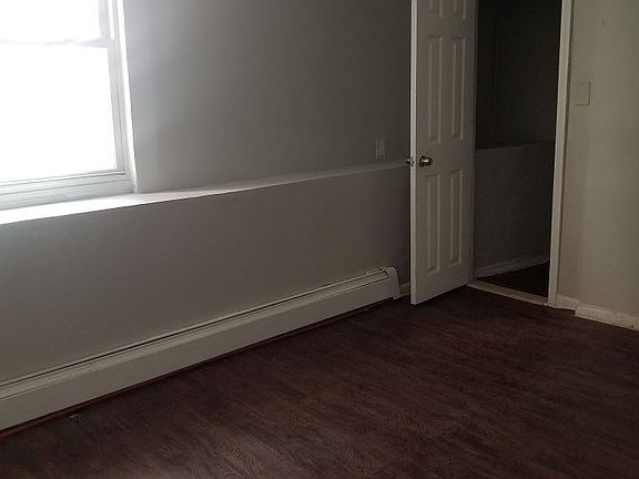 5th image of 812 E 223rd St