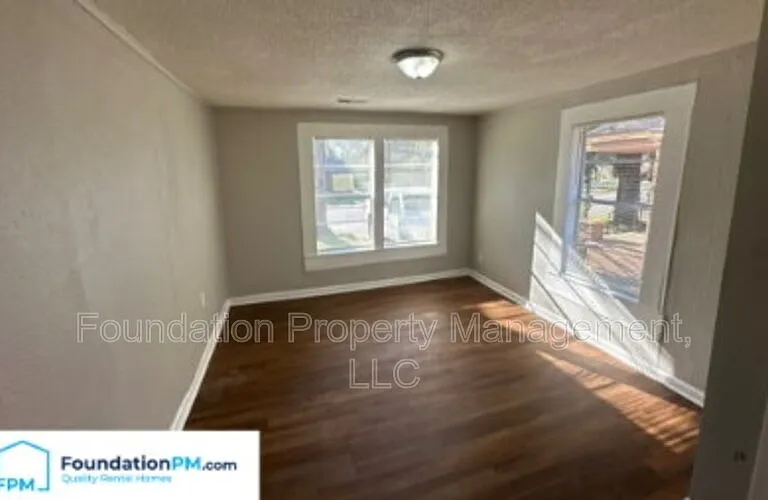 1596 Barton St — Photo 9