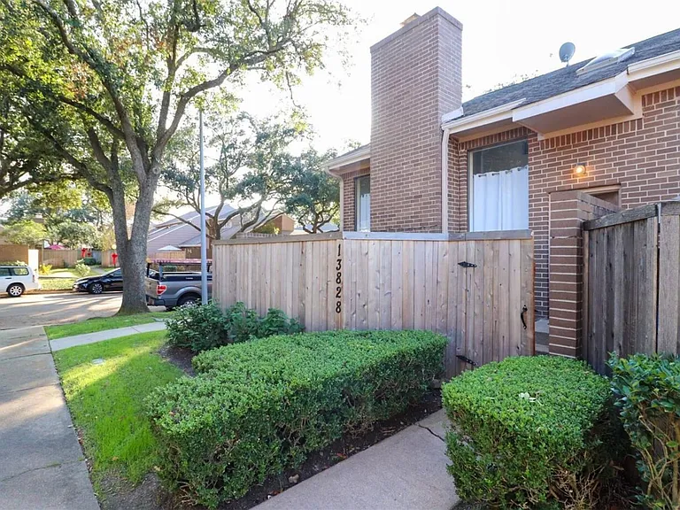 13828 Hollowgreen Dr #201 — Photo 2