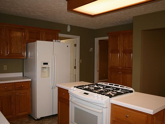 3rd image of 266 Battleground Dr