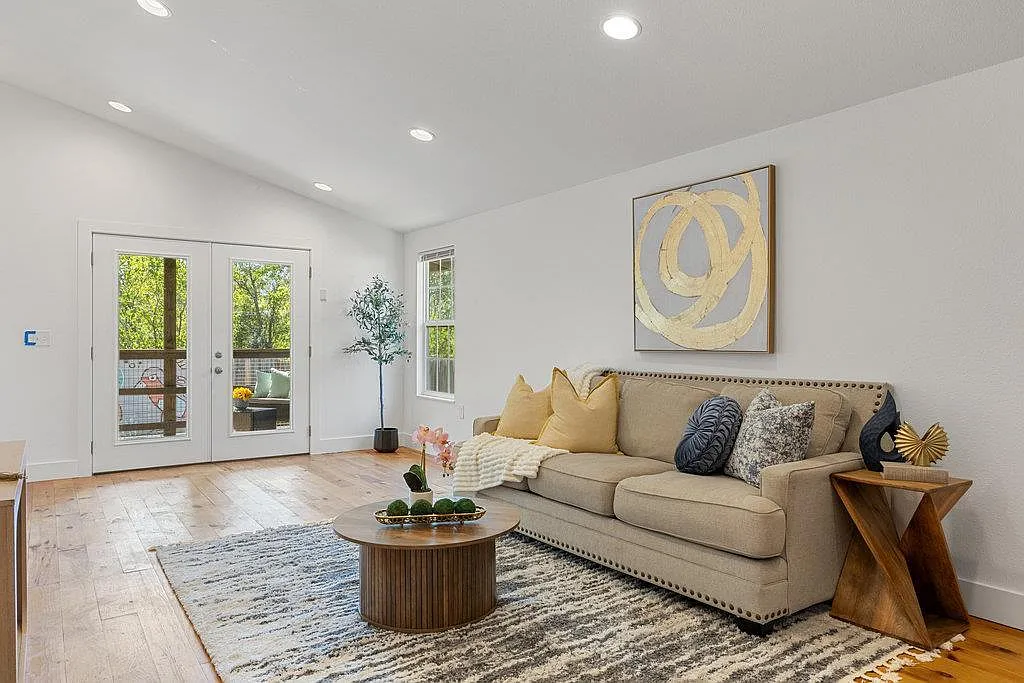 3 bed, 2.0 bath, 1649 sqft, $3,150 — Photo 3