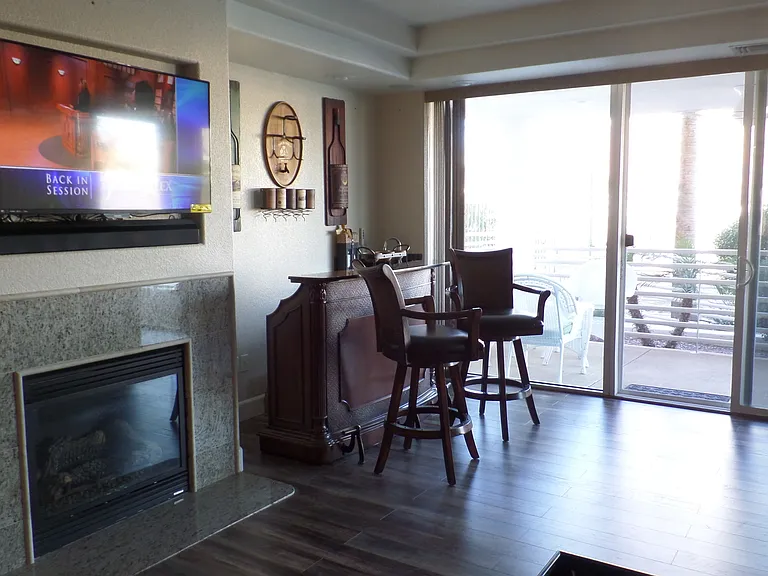 211 Moser Ave #R6 — Photo 6