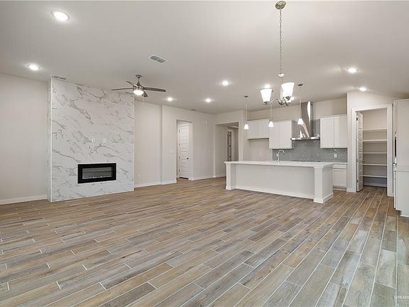 4th image of 4824 Oleander Ave