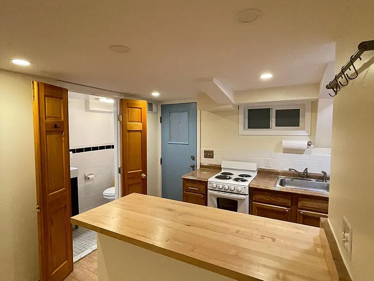 539 24th St NE — Photo 30