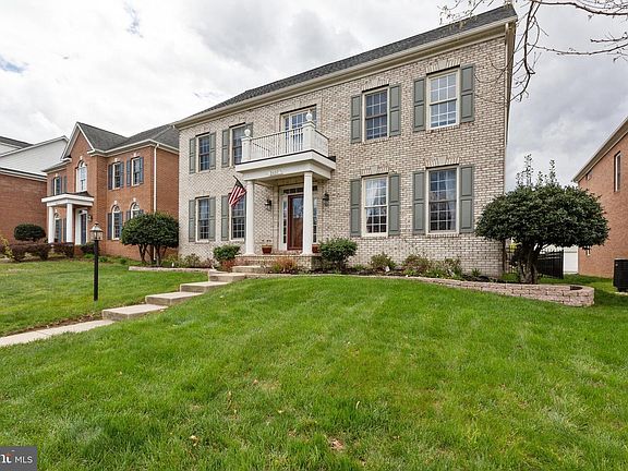 3rd image of 2497 Port Potomac Ave