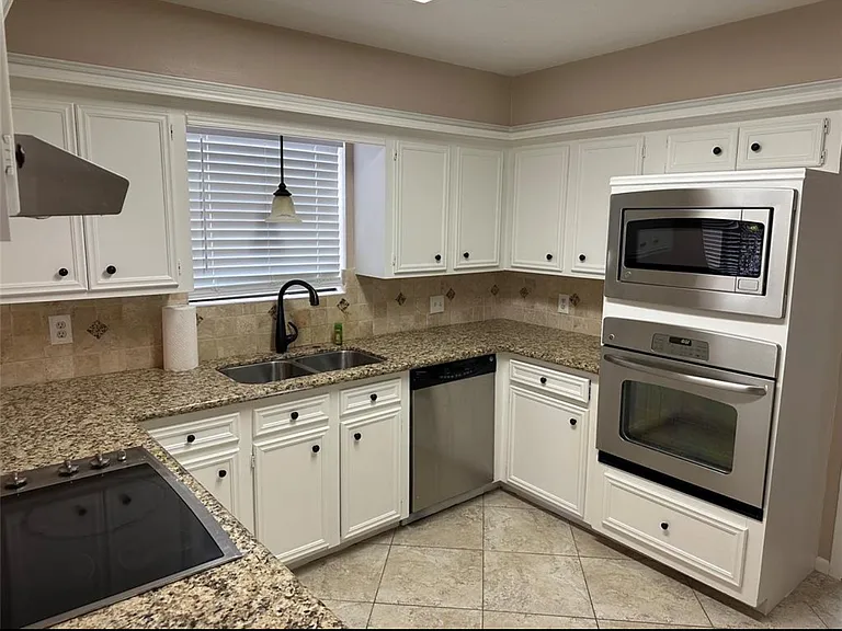 17406 Spicewood Springs Ln #17406 — Photo 17