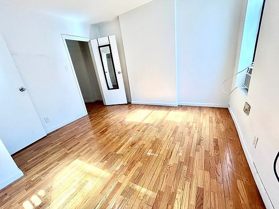 3rd image of 454 W 36th St #4B
