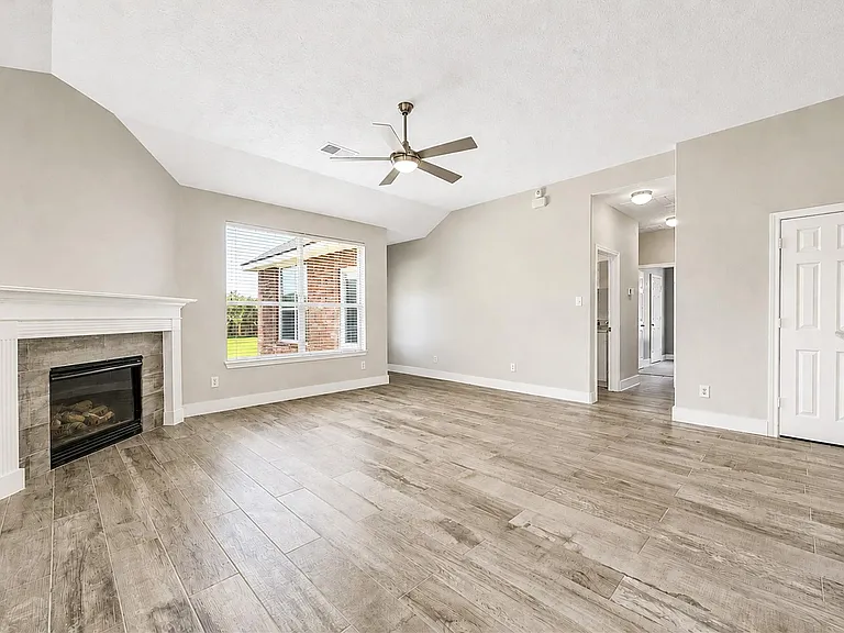 22027 Field Green Dr — Photo 5