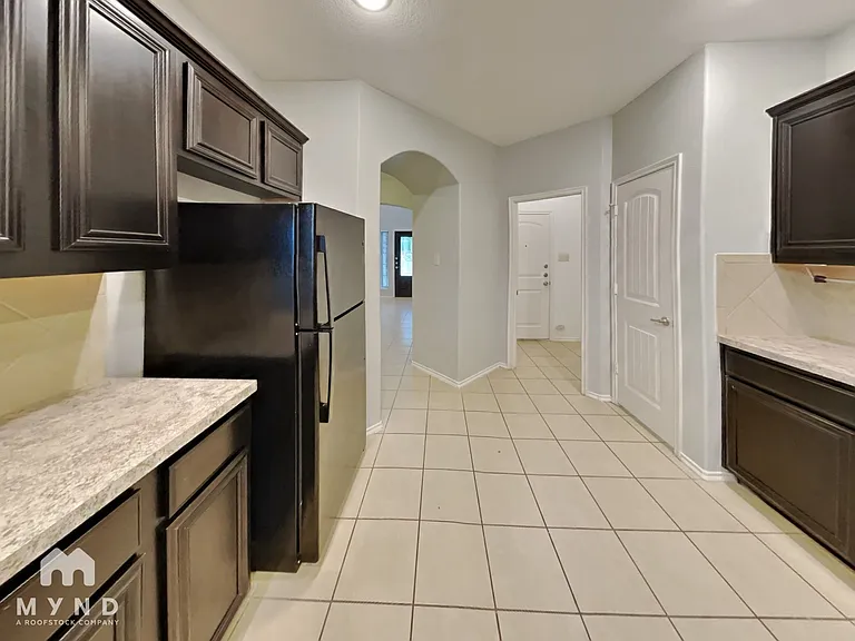 414 Jasmine Cir — Photo 4