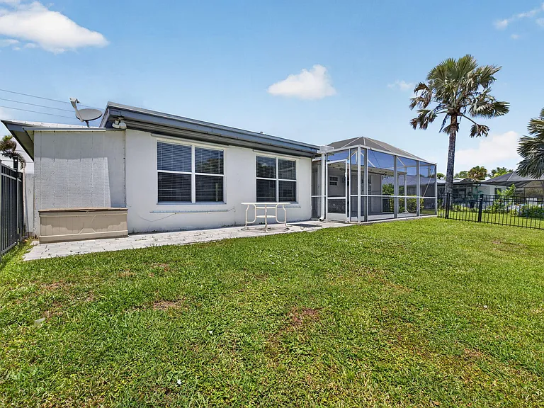 416 SE Naranja Ave — Photo 47