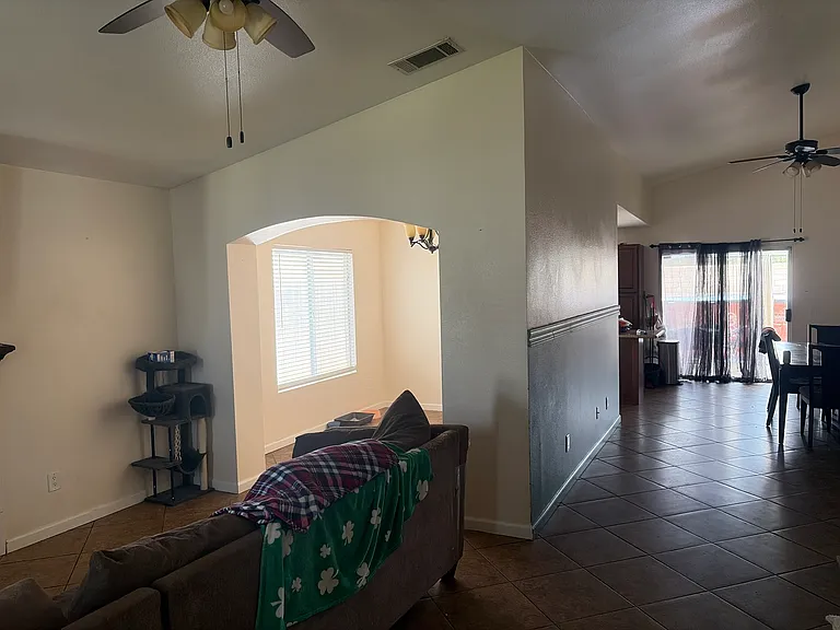 1378 Scott Ave — Photo 3