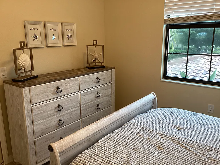 BR 2 - Queen Bed